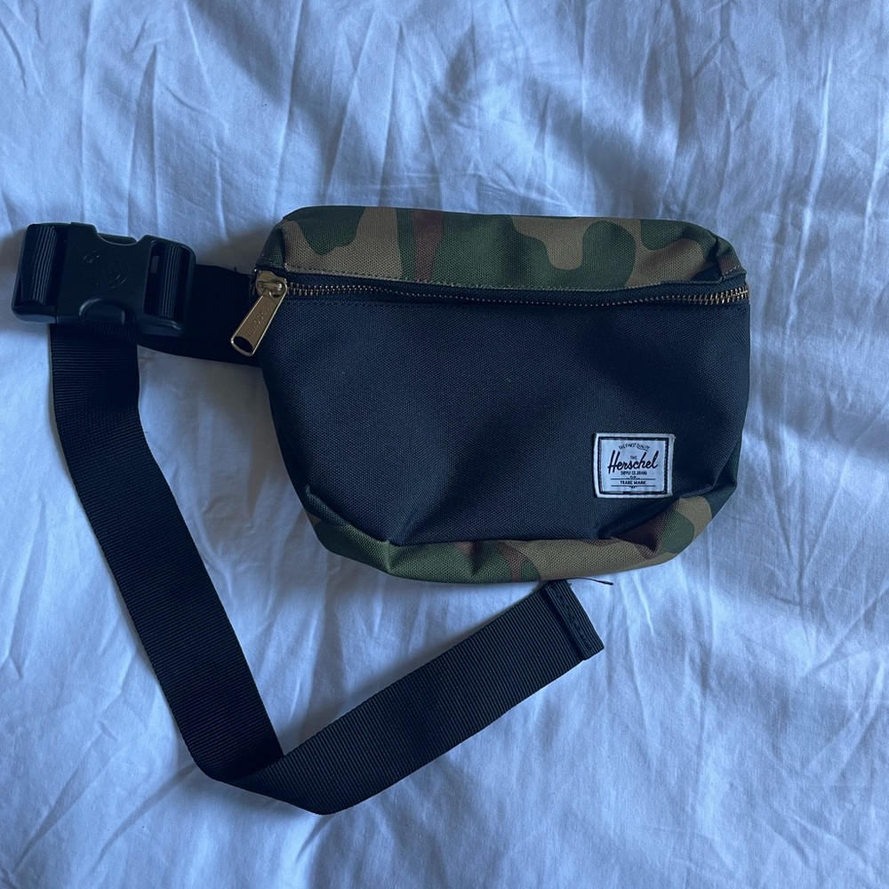 Herschel Camouflage Fanny Pack